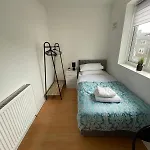 Lovely Spacious 3 Bedroom House With Sofa Bed, 30 Minutes From Central London